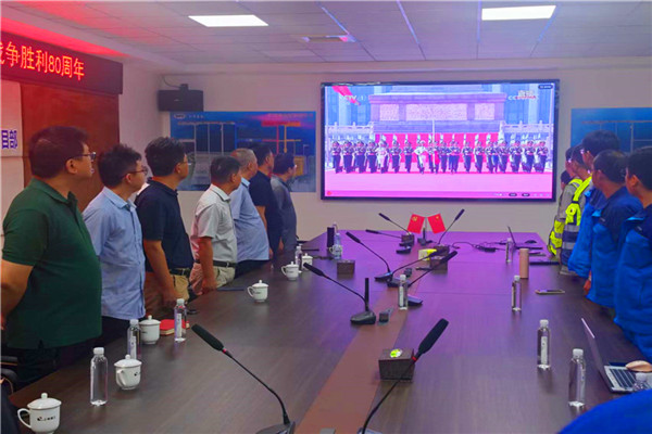 职工齐聚观阅兵 爱国豪情励奋进